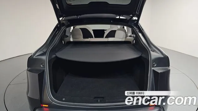 Tesla Model Y — Фото автомобиля 26
