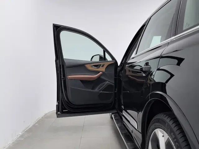 Audi Q7 — Фото автомобиля 8