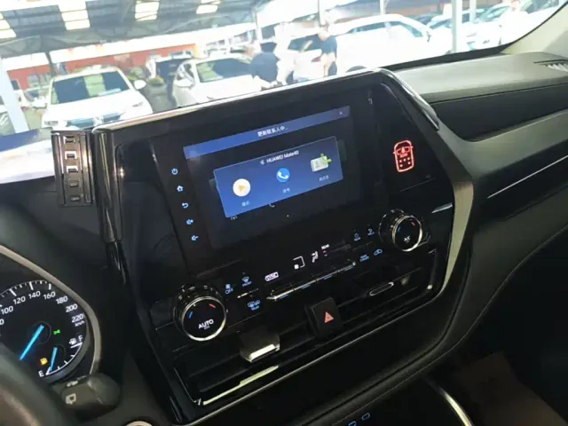 Toyota Highlander — Фото автомобиля 12