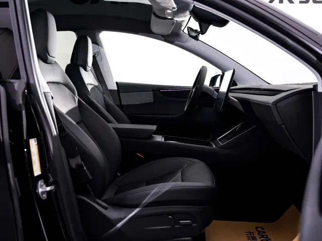 Tesla Model Y — Фото автомобиля 10
