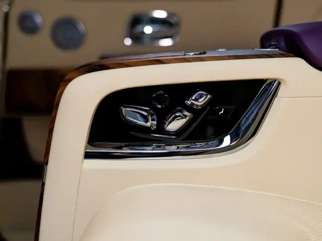Rolls-Royce Cullinan — Фото автомобиля 13