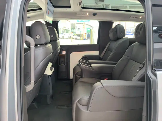 Li Auto MEGA — Фото автомобиля 10