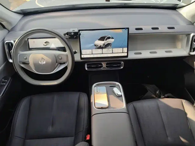 Leapmotor B10 — Фото автомобиля 9