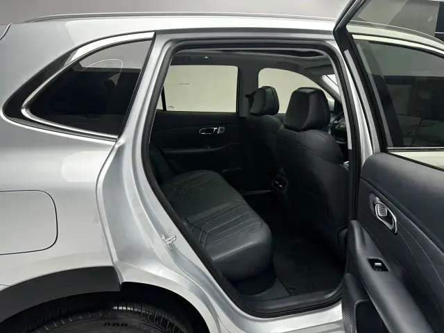 Geely Galaxy Starship 7 EM-i — Фото автомобиля 12
