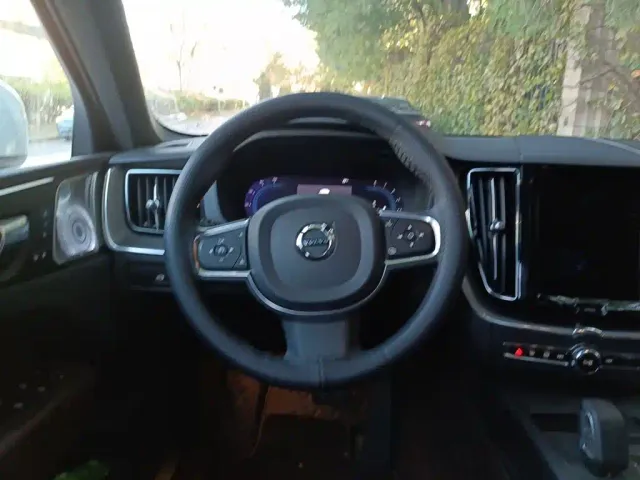 Volvo XC60 — Фото автомобиля 11