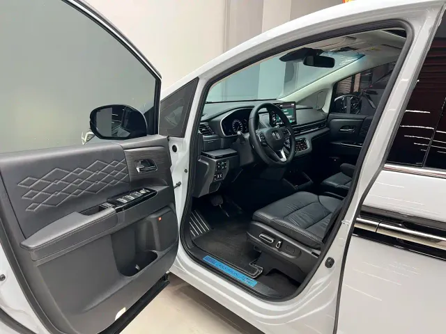 Honda Elysion — Фото автомобиля 9
