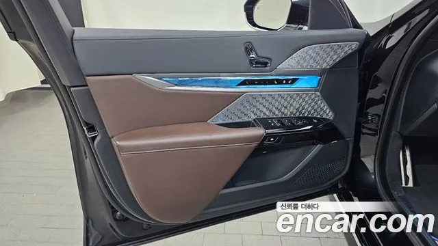 BMW 7-Series 7 серия (G70) 740i sDrive M Sport — Фото автомобиля 24