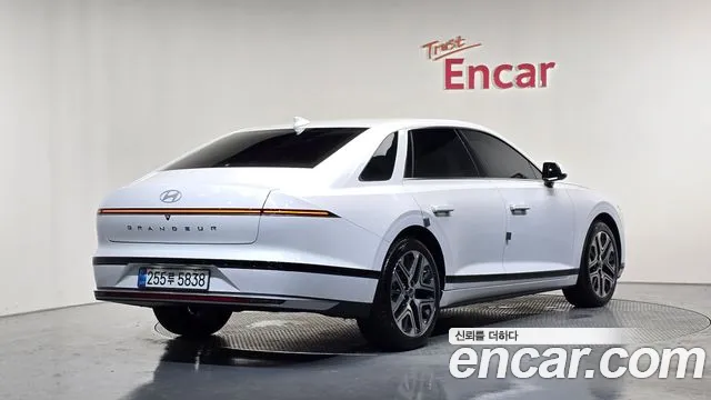 Hyundai Grandeur Grandeur (GN7) 2.5 Бензин 2WD — Фото автомобиля 2