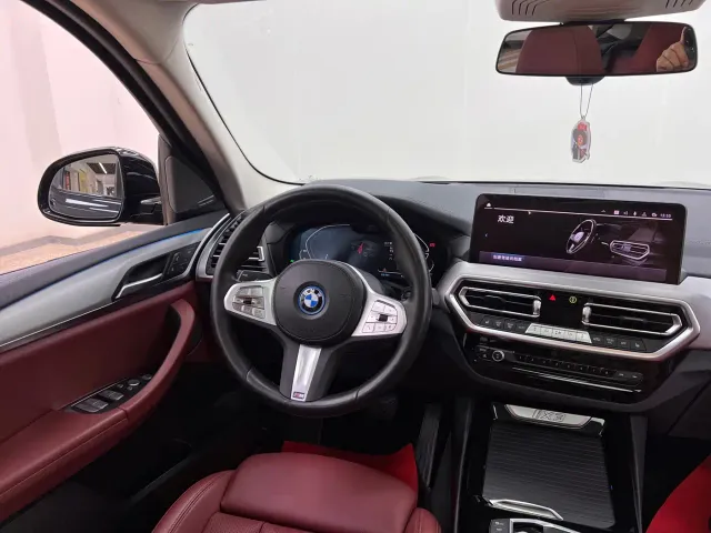 BMW iX3 — Фото автомобиля 21