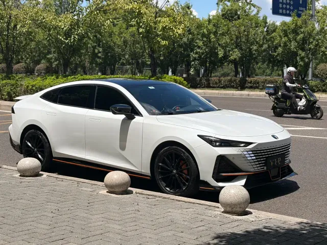 Changan UNI-V — Фото автомобиля 3