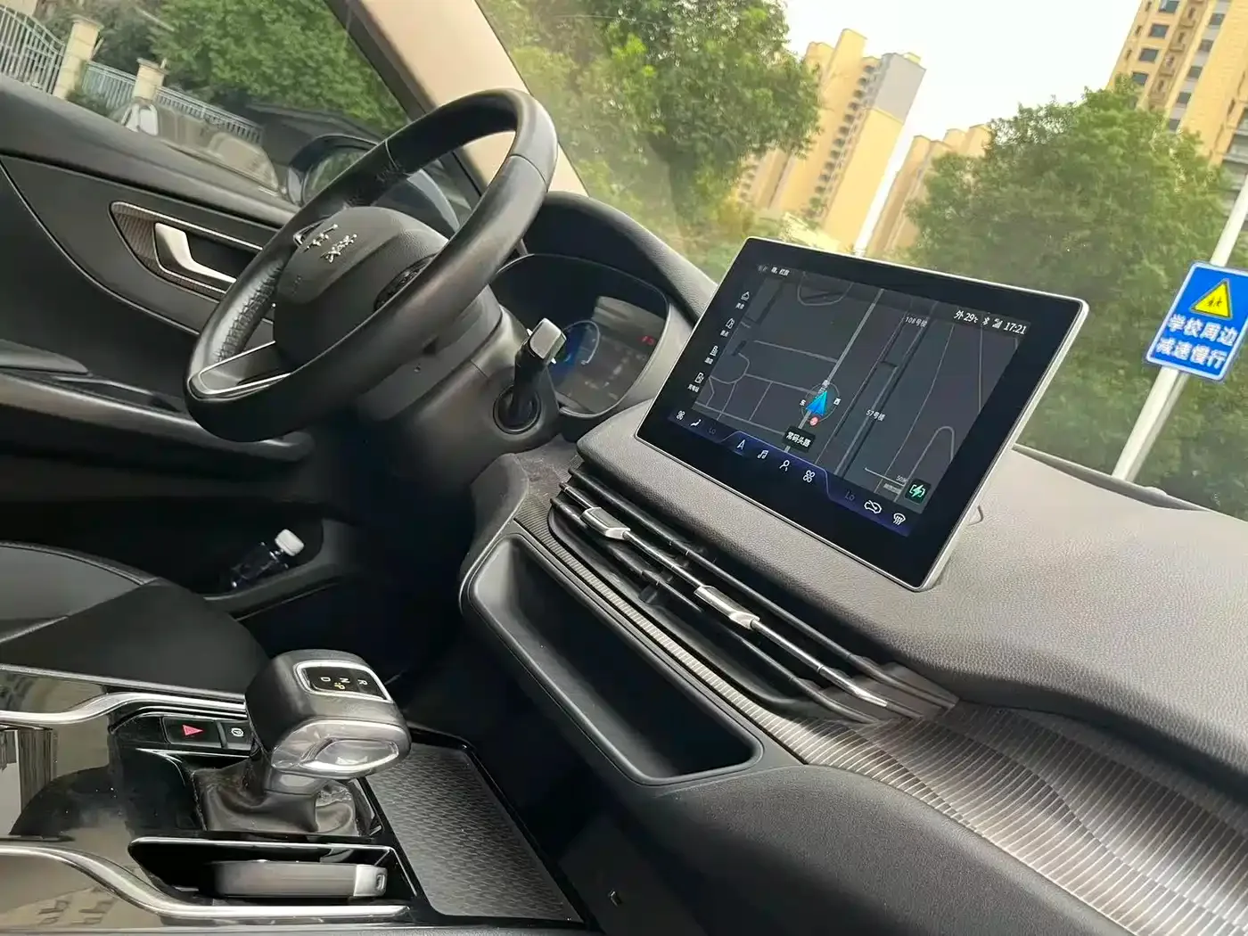 Hongqi Hongqi E-QM5 2022 431km Charging Enjoyment Edition — Фото автомобиля 14