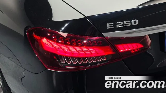 Mercedes-Benz E-Class — Фото автомобиля 22