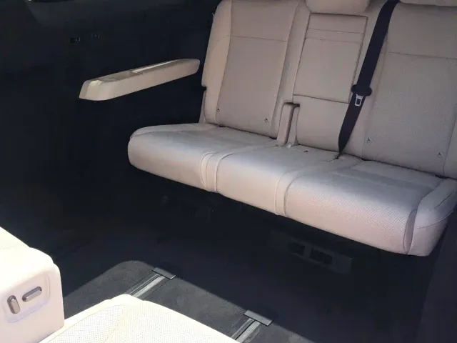 Li Auto MEGA — Фото автомобиля 21