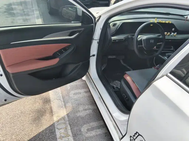 Changan Eado — Фото автомобиля 13