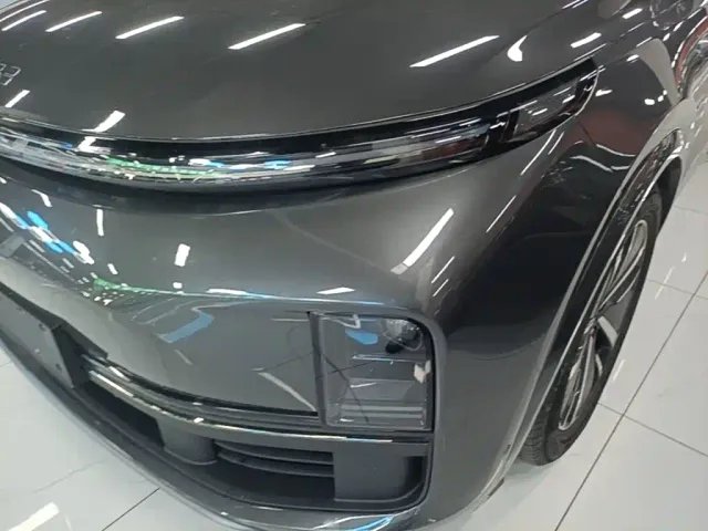 Li Auto L8 — Фото автомобиля 23