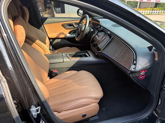 Mercedes-Benz E-Class — Фото автомобиля 12