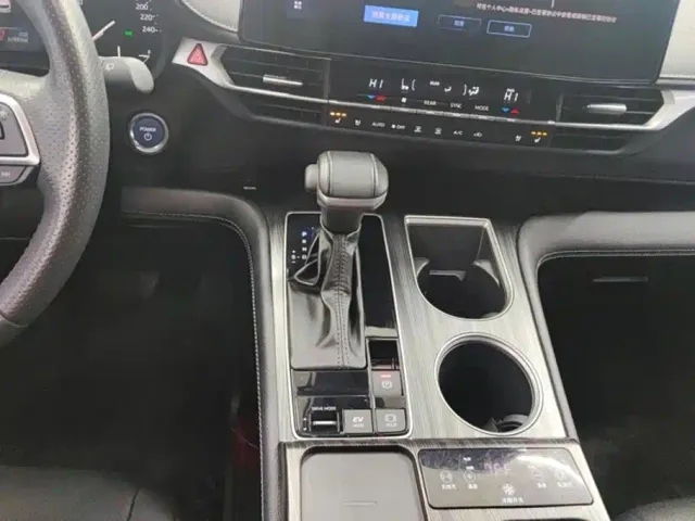 Toyota Sienna — Фото автомобиля 16