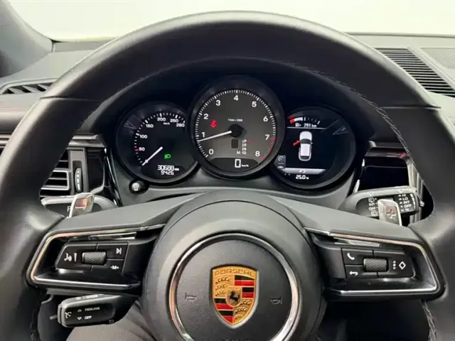 Porsche Macan — Фото автомобиля 14