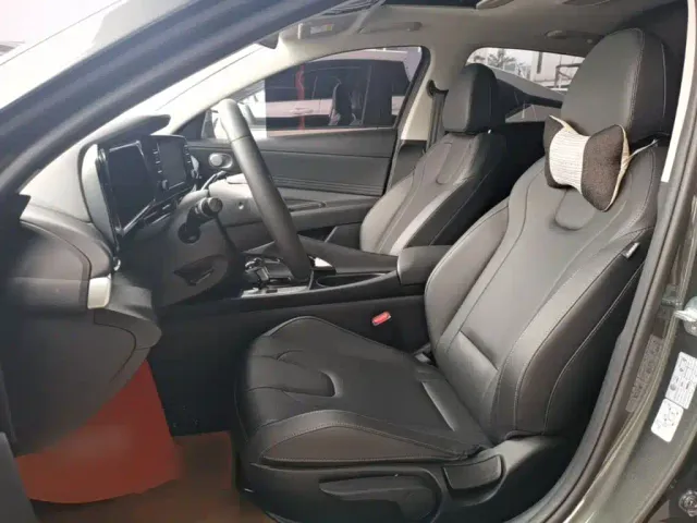 Hyundai Elantra — Фото автомобиля 14