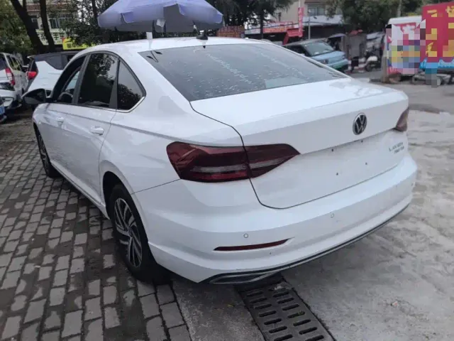 Volkswagen Lavida — Фото автомобиля 4