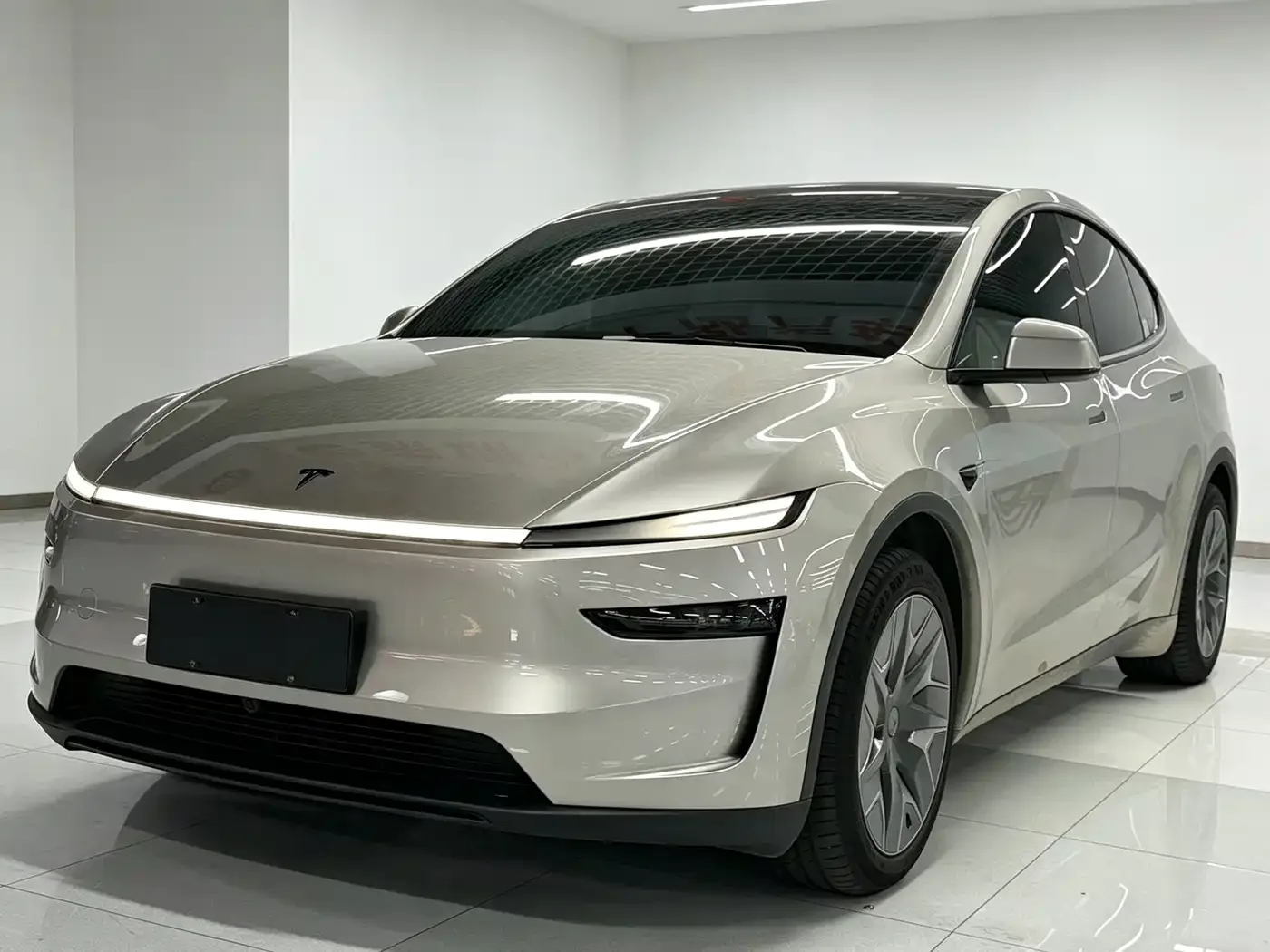 Фотография автомобиля — Tesla Model Y L