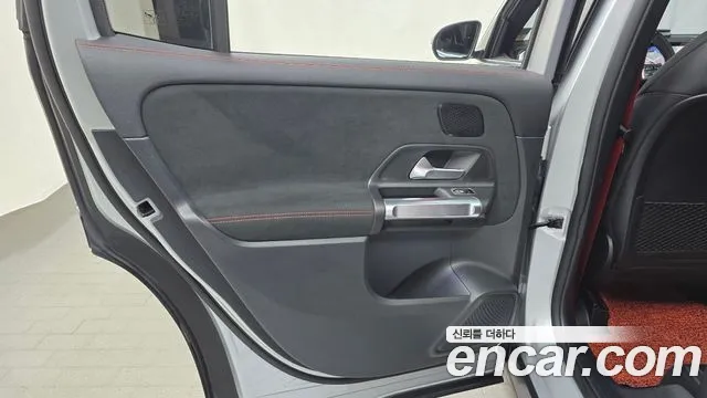 Mercedes-Benz GLB-Class — Фото автомобиля 23