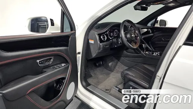 Bentley Bentayga Bentayga 4.0 V8 Base — Фото автомобиля 9