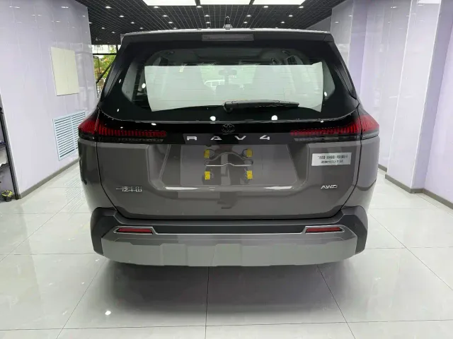 Toyota RAV4 — Фото автомобиля 3