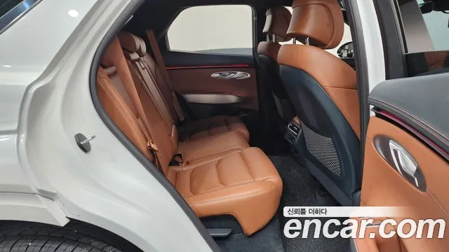 Genesis GV70 2.5T Бензин 2WD — Фото автомобиля 3