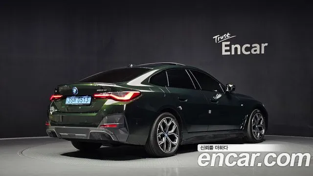 BMW i4 — Фото автомобиля 2