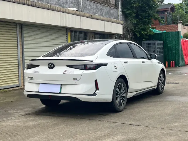 Changan Qiyuan A05 — Фото автомобиля 15