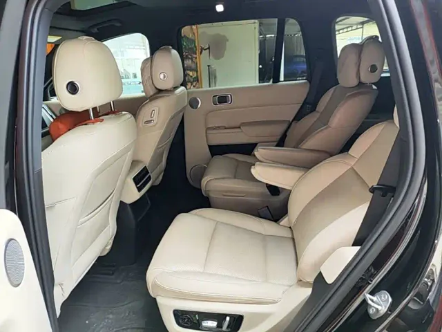 Li Auto L8 — Фото автомобиля 16