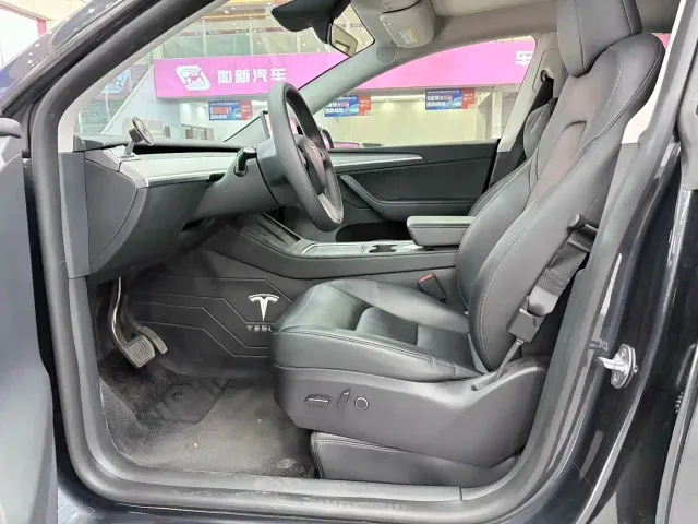 Tesla Model Y — Фото автомобиля 14