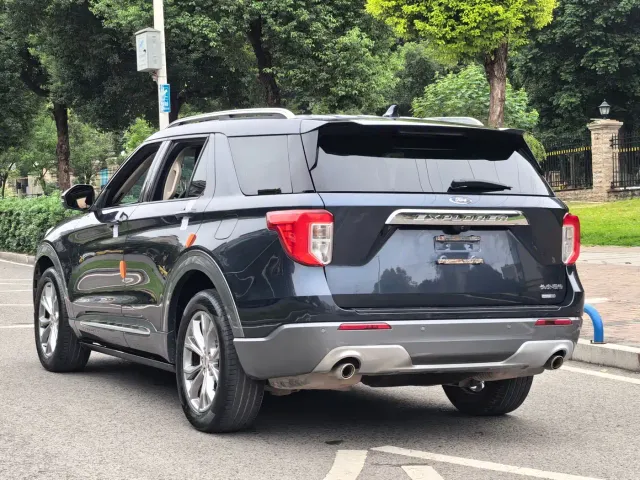 Ford Explorer — Фото автомобиля 15
