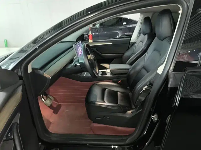 Tesla Model Y — Фото автомобиля 14