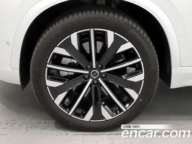 Volvo XC90 — Фото автомобиля 5