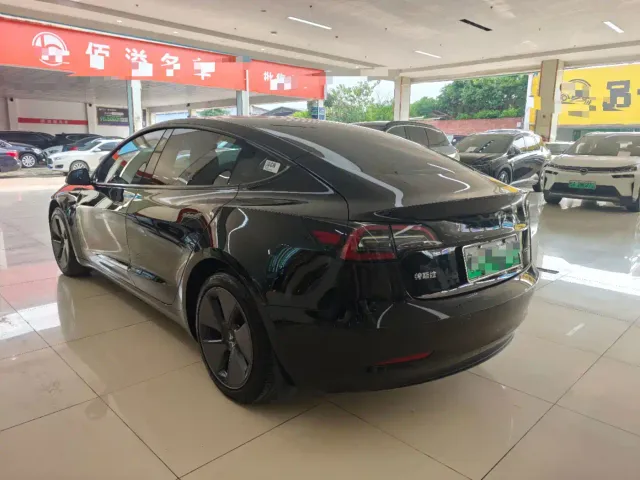 Tesla Model 3 — Фото автомобиля 6