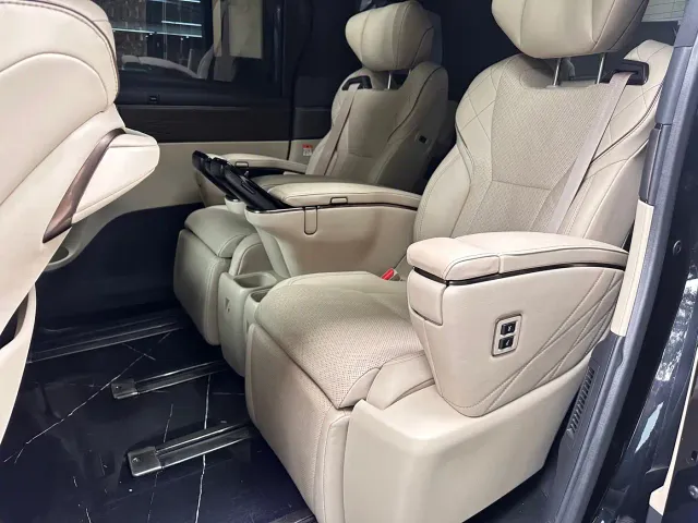 Toyota Alphard — Фото автомобиля 10
