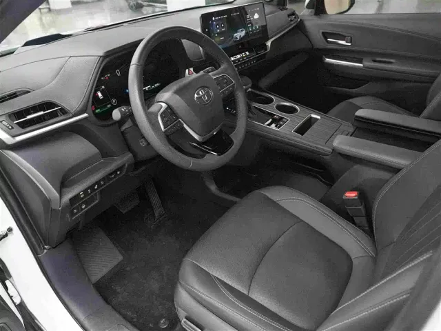 Toyota Toyota Sienna 2021 2.5L Hybrid Ultimate Edition — Фото автомобиля 6