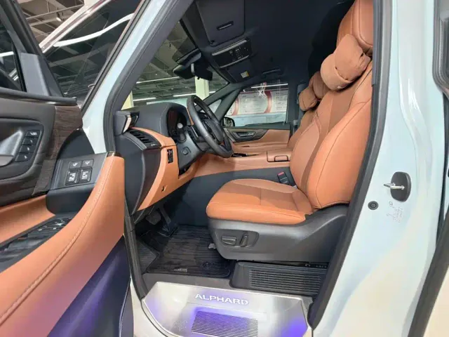 Toyota Alphard — Фото автомобиля 18