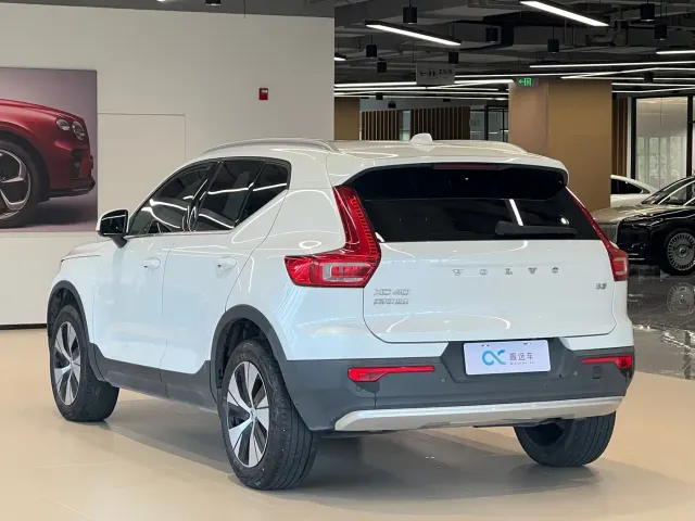 Volvo XC40 — Фото автомобиля 5