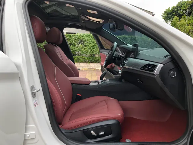 BMW 5 Series — Фото автомобиля 15