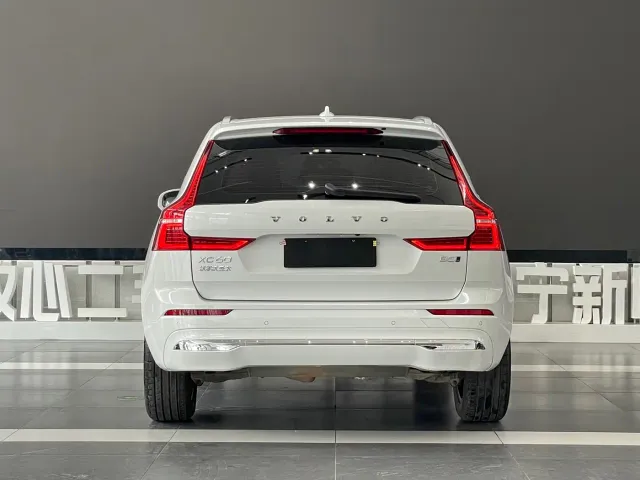 Volvo XC60 — Фото автомобиля 5