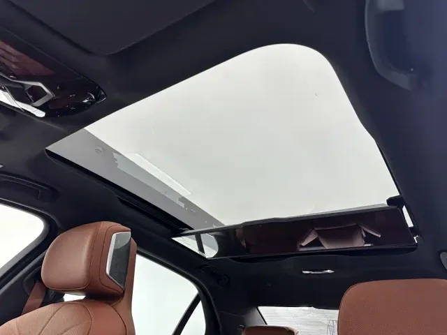 BMW i7 — Фото автомобиля 16