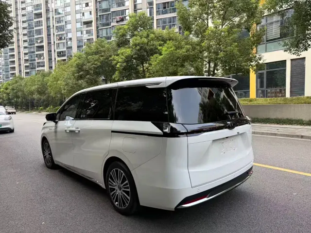 GAC Trumpchi E8 — Фото автомобиля 11