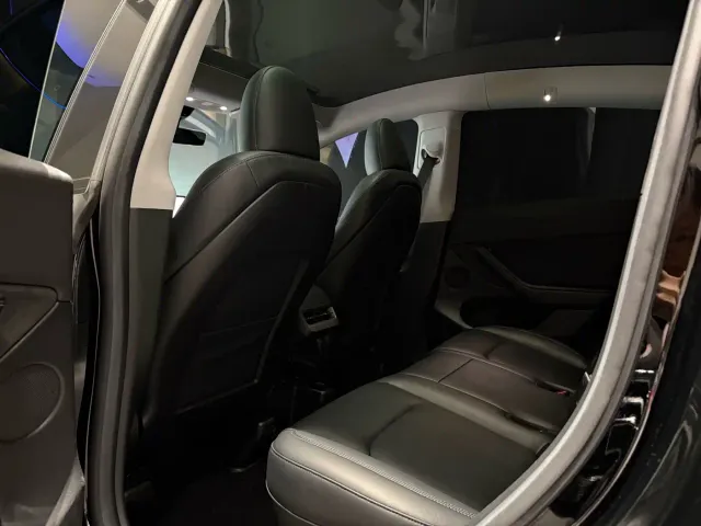 Tesla Model Y — Фото автомобиля 9