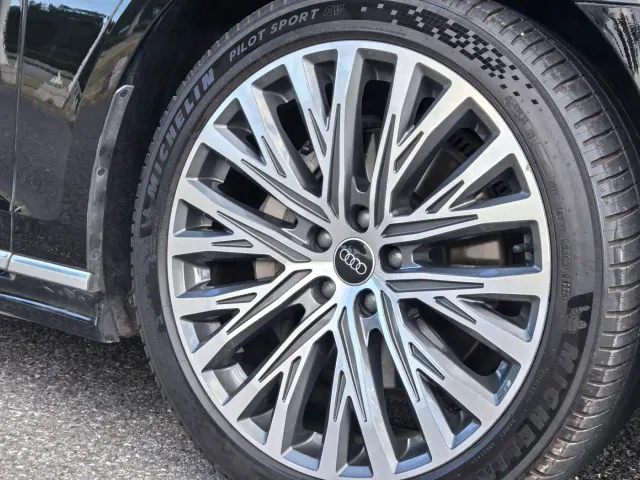 Audi A8 — Фото автомобиля 5