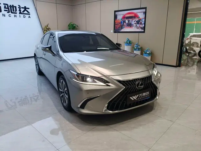 Фотография автомобиля — Lexus ES