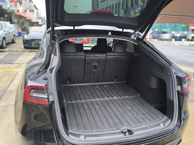 Tesla Model Y — Фото автомобиля 18