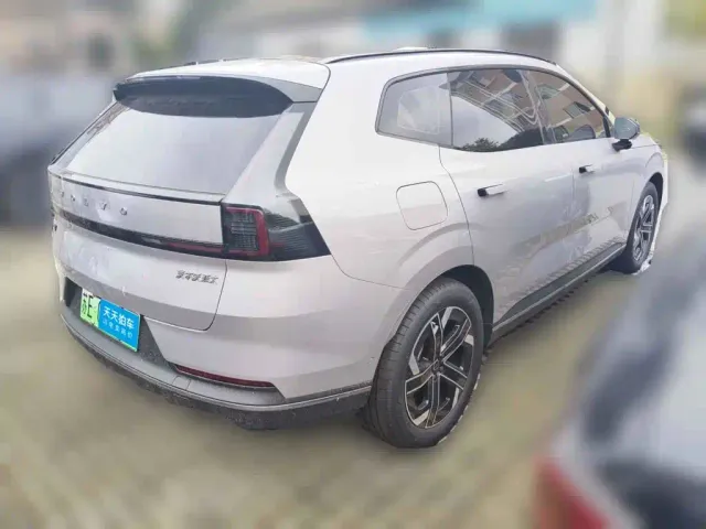 Volvo XC70 Plug-in Hybrid — Фото автомобиля 2